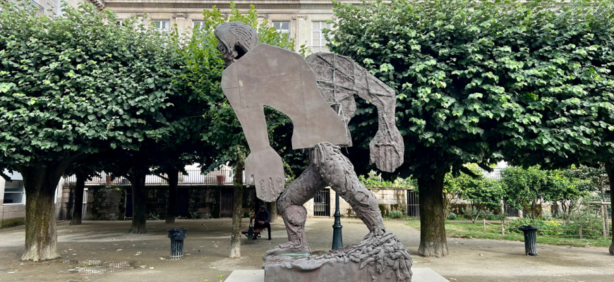 Le Voyage à Nantes - L&#039;Homme pressé Sculpture