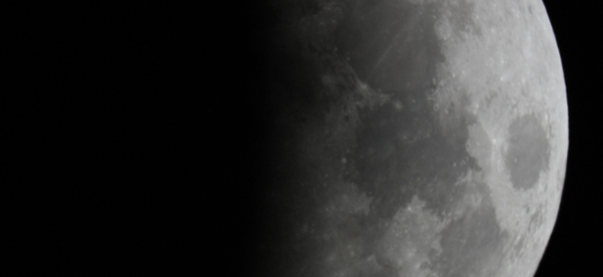 &quot;Ciels de Nantes&quot; - Éclipse de Lune sous les anneaux de Saturne Soirée
