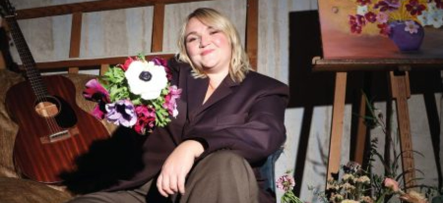 Lola Dubini sur scène à Nantes Humour