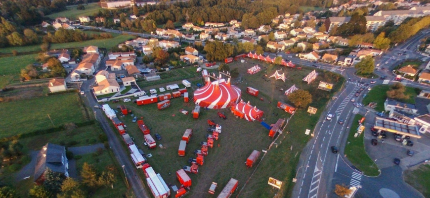 Cirque Nicolas Zavatta Douchet présente en 2021 Authentique  Cirque