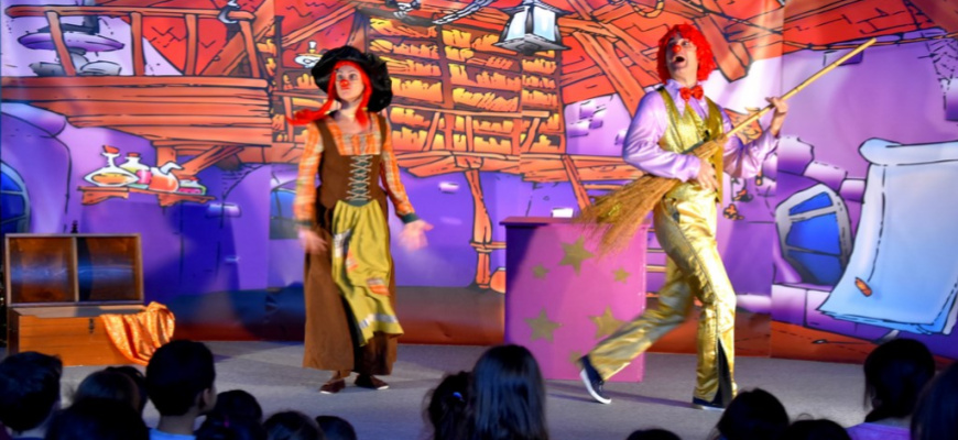 Gabilolo et Malolotte à peu près magiciens Théâtre