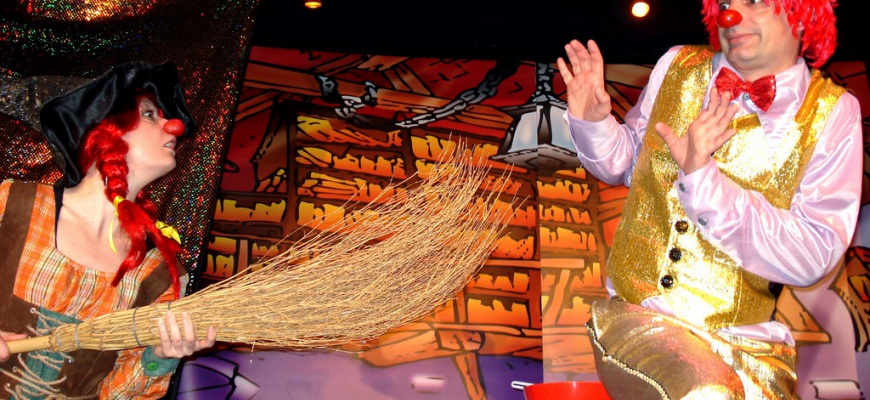 Gabilolo et Malolotte à peu près magiciens Théâtre