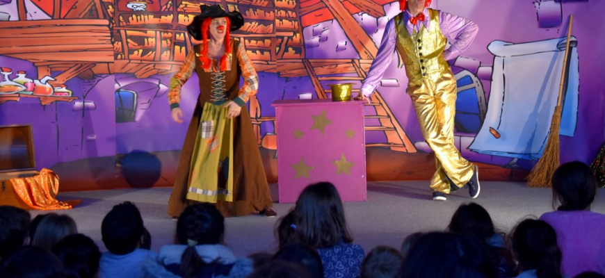 Gabilolo et Malolotte à peu près magiciens Théâtre