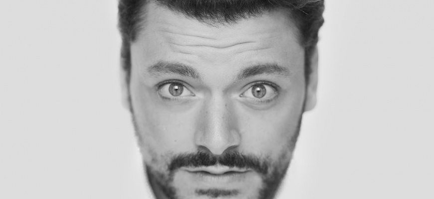 Kev Adams, Sois 10 ans Humour