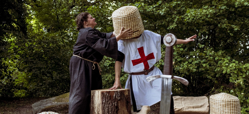 Qui s&#039;y frotte, s&#039;y pique... Théâtre