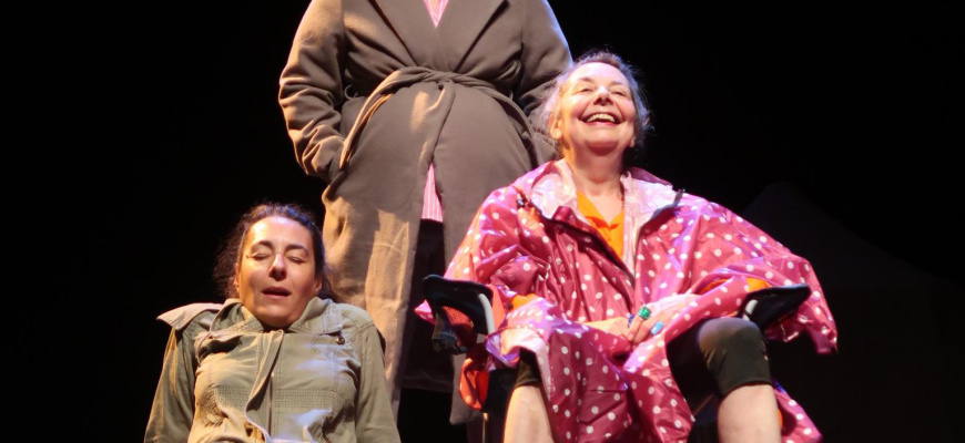 Trois femmes au bord de la crise de mère Humour