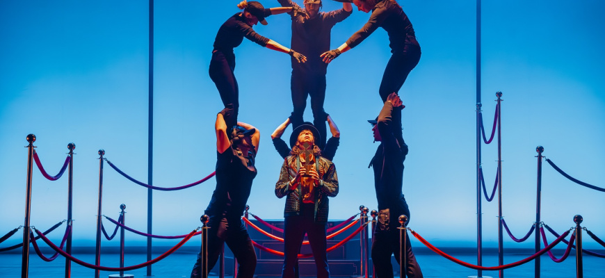 The Award Cirque