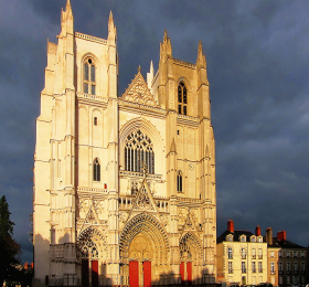 Cathédrale de Nantes, enjeux d'une reconstruction