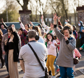 Image Donne-moi la main (Happy manif) Danse