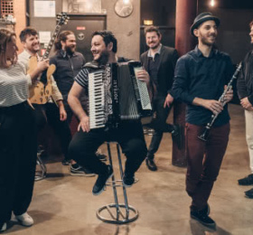 Image Une Touche d'Optimisme à Pléssé Chanson
